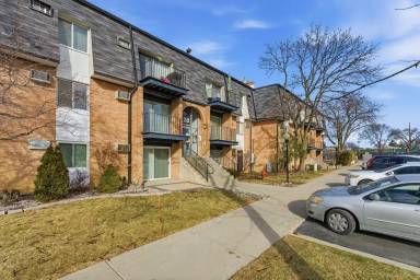 Main picture of 2 E Dundee Quarter Dr