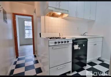 Main picture of 431 E 9th St