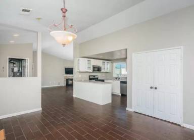 Main picture of 1370 Palomar Pl