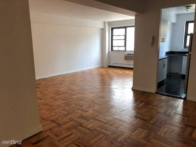 Main picture of 212 E 69th St