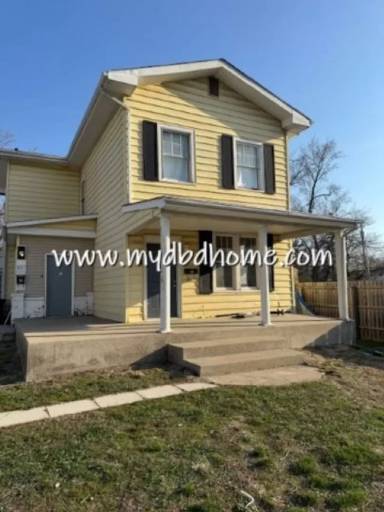 Main picture of 627 Kenwood Ave