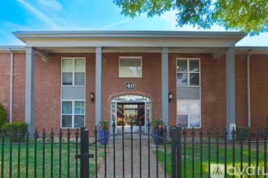 Main picture of 40 S Morrison St