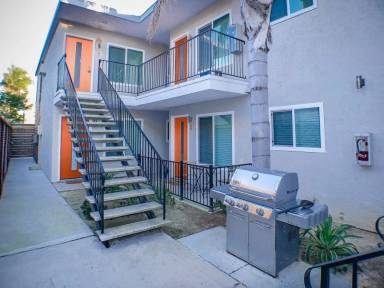 Main picture of 4474 Winona Ave