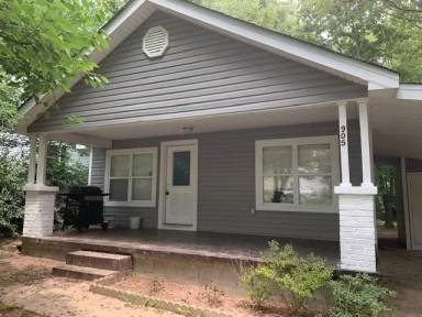 Main picture of 905 Palmer Ave