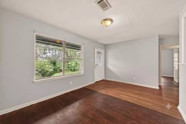 Main picture of 10506 Buffum St