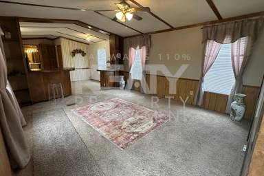 Main picture of 4936 W Congress St