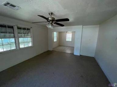 Main picture of 3846 Charles St