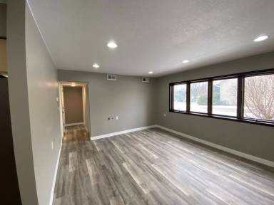 Main picture of 304 E 3rd St