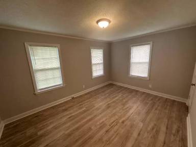 Main picture of 1009 McEvers Rd