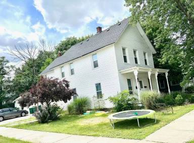 Main picture of 233 E 19th St