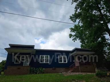 Main picture of 302 Crystal Lake Dr