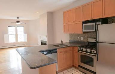 Main picture of 186 W 7th St