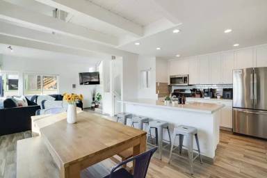 Main picture of 725 Salem Ct