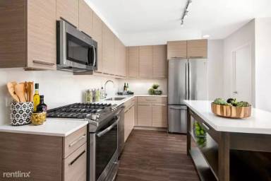 Main picture of 11 N Green St