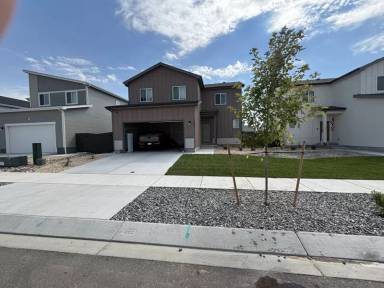 Main picture of 351 Blanket Flower St