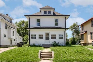 Main picture of 2565 Evans St