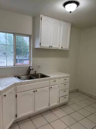 Main picture of 515-521 N Breed St