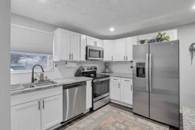 Main picture of 365 Saint Clair Ave