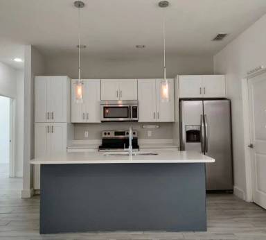 Main picture of 233 Elm Ct