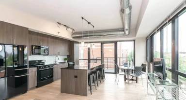 Main picture of 215 W Scott St