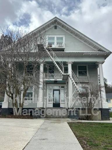 Main picture of 235 SE Daniel St