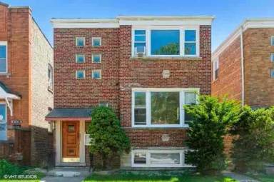 Main picture of 5735 W Addison St
