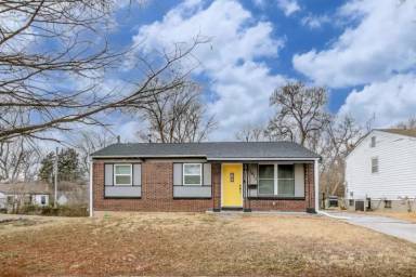Main picture of 10411 Royal Dr