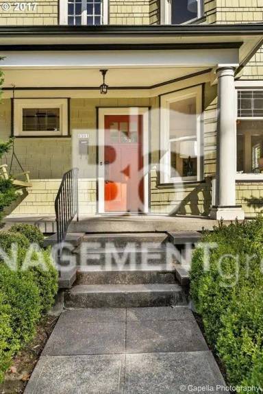 Main picture of 301 S Nebraska St