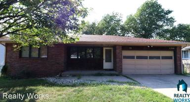 Main picture of 5261 S 49th St