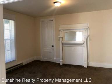 Main picture of 405 W Davis St