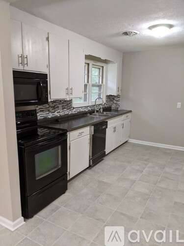 Main picture of 53 Tinker Hill Rd