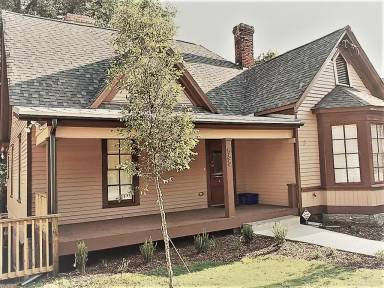 Main picture of 525 W Hancock Ave