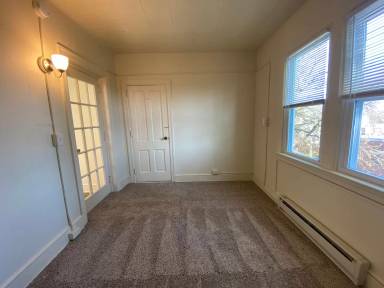 Main picture of 516 W James St