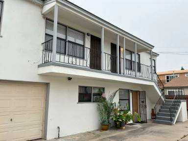 Main picture of 3023 Jarvis St