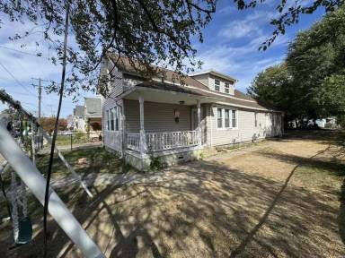 Main picture of 3233 W 50th St
