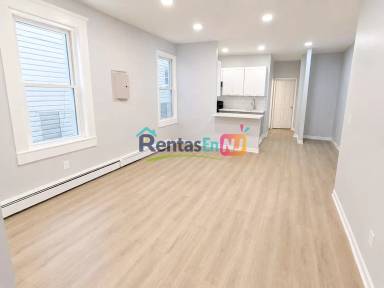 Main picture of 445 Broadway