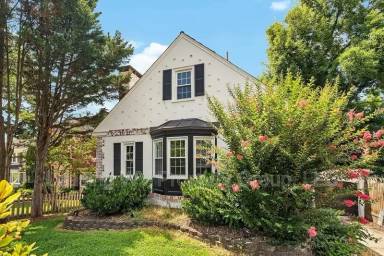 Main picture of 887 Poplar Rd