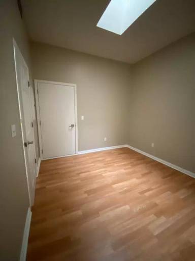Main picture of 140 Middle Ave