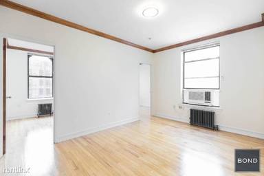 Main picture of 310 E 19th St