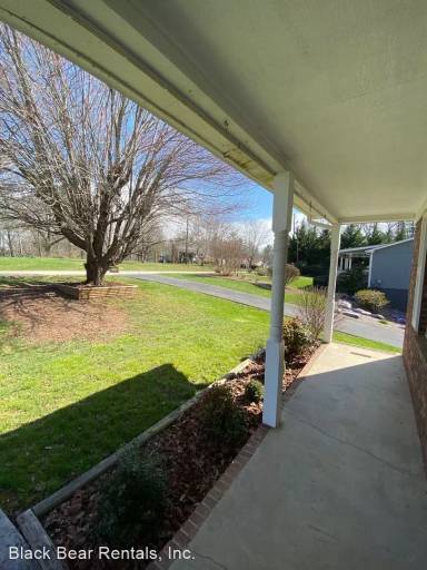 Main picture of 25 Hickory Dr
