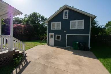 Main picture of 306 W Bryan St