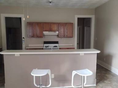 Main picture of 104 E Mechanic St