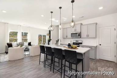 Main picture of 1036 Pickering Pl