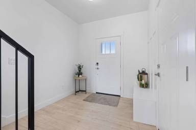 Main picture of 908 Home Run Ave