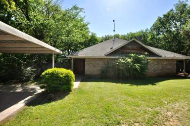 Main picture of 946 E 3rd St