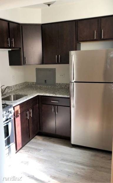 Main picture of 6211 N Kenmore Ave