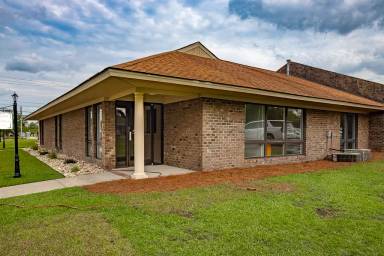 Main picture of 2502 N Herritage St