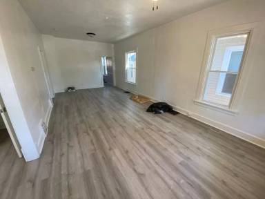 Main picture of 715 W 2nd St