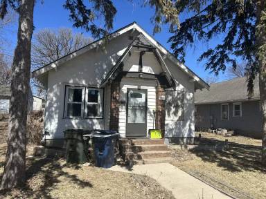 Main picture of 818 W Summit Ave
