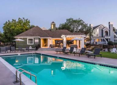 Main picture of 801 E Phillips Ln